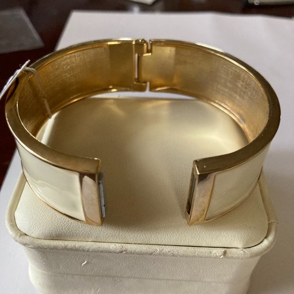 NWT Talbots cream colored and gold tone clamper bracelet. - Picture 4 of 7